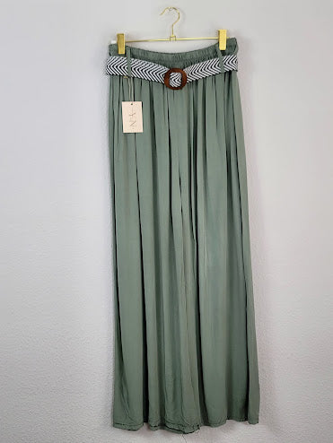 Pantalones verdes con cinturón