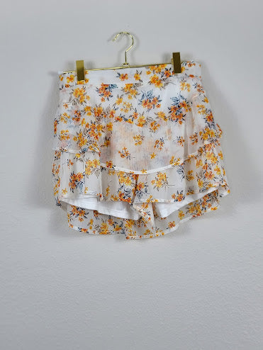 Falda corta con flores