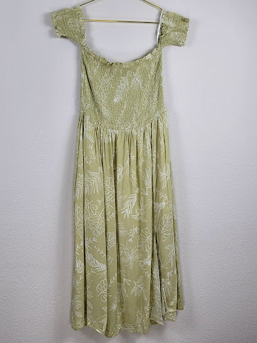 Vestido verde con hombros descubiertos