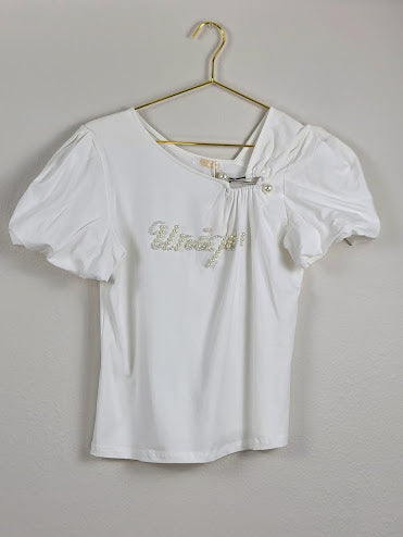 Blusa blanca con mangas abullonadas y perlas única