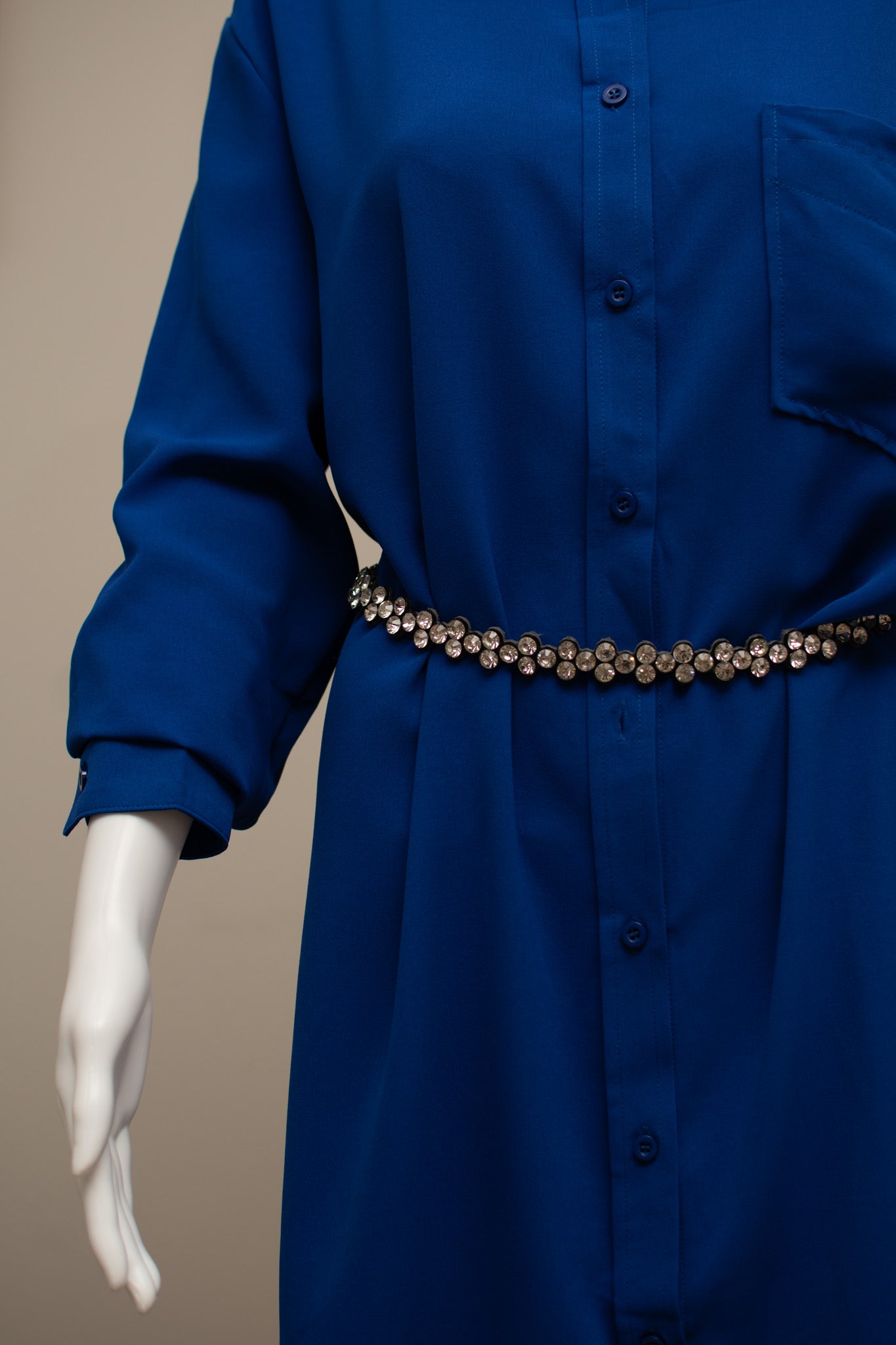 Vestido azul real con botones