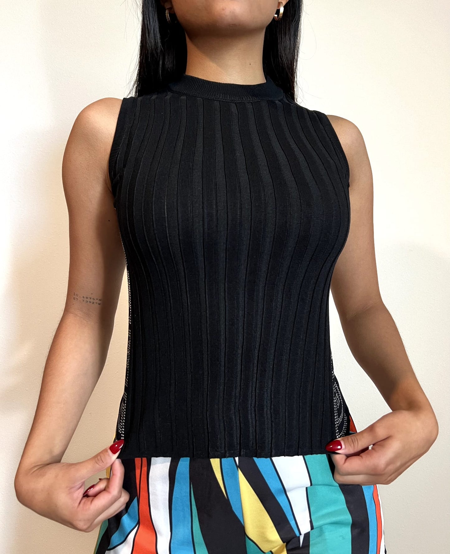 Top de cuello alto sin mangas