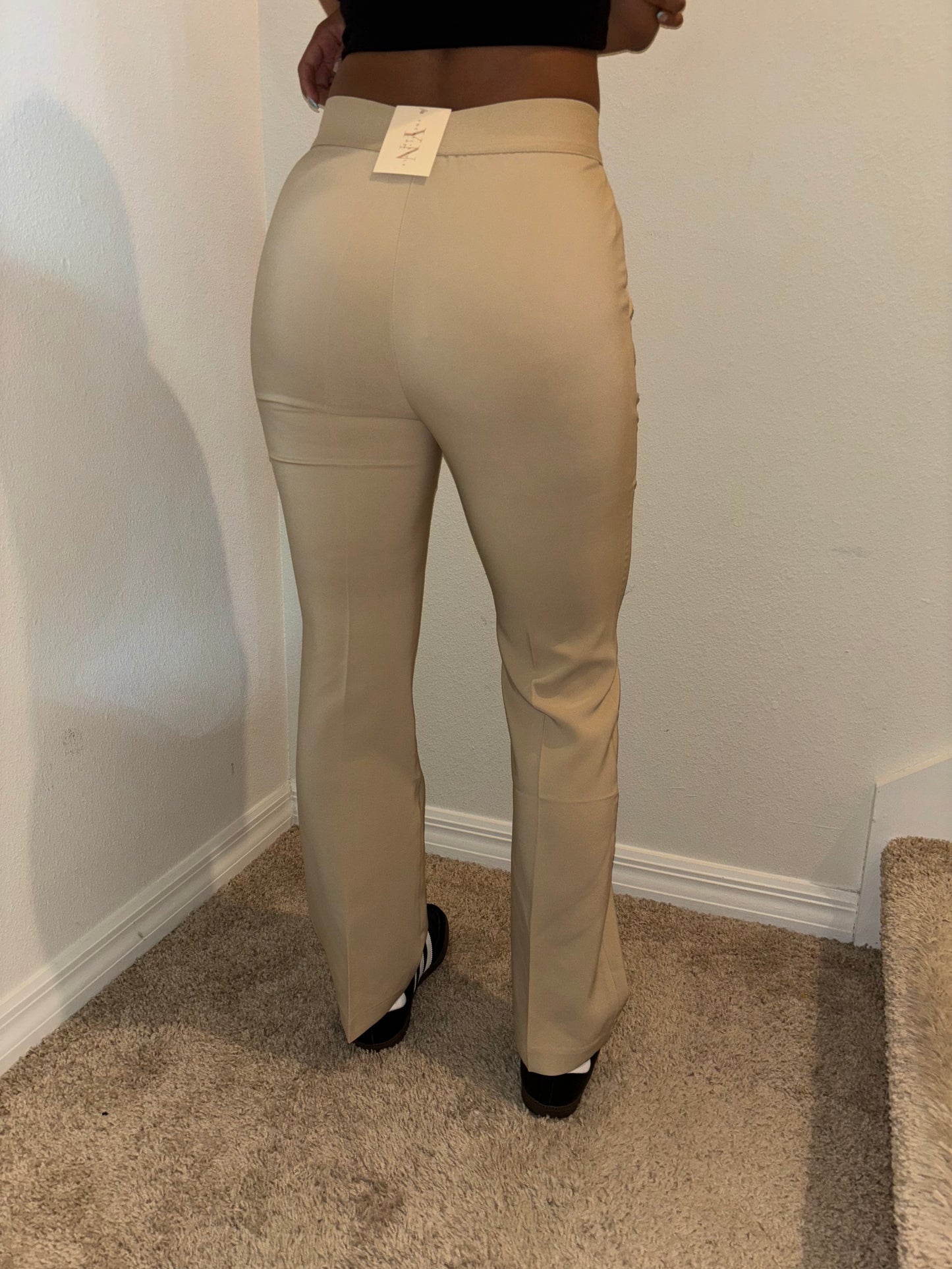 Pantalones largos lisos de color caqui