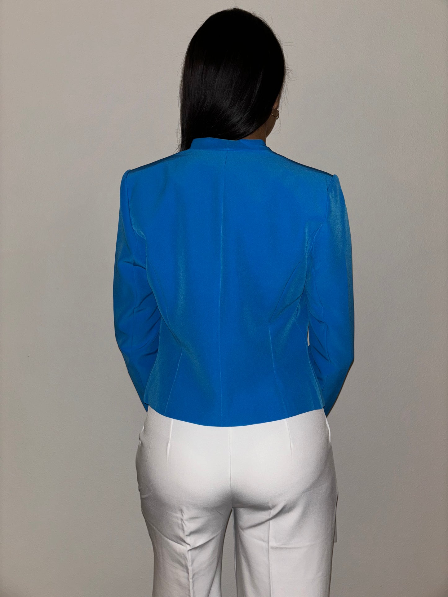 BLAZER DE FRENTE ABIERTO SÓLIDO
