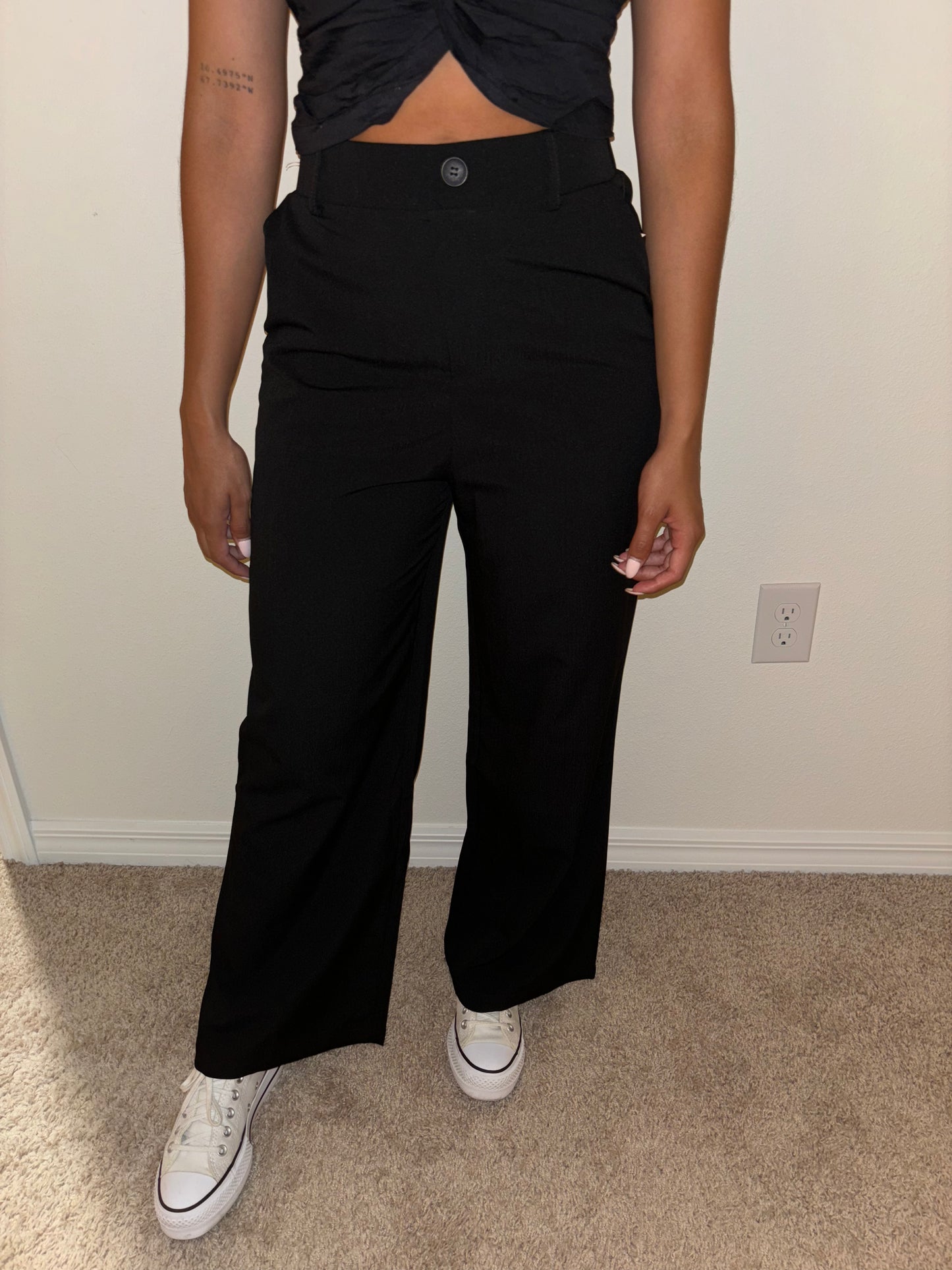 PANTALONES DE TIRO ALTO CON ESPALDA ELÁSTICA Y PIERNA ANCHA