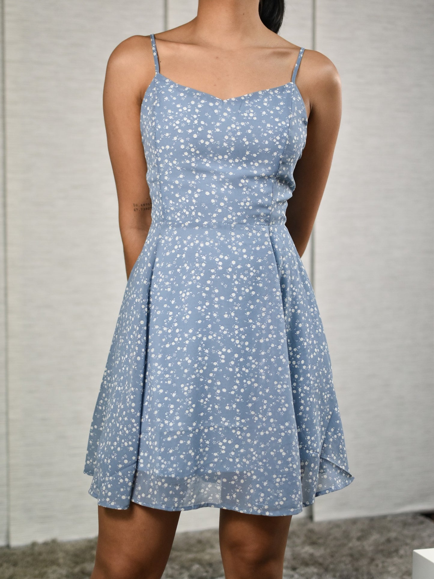 Vestido azul con flores