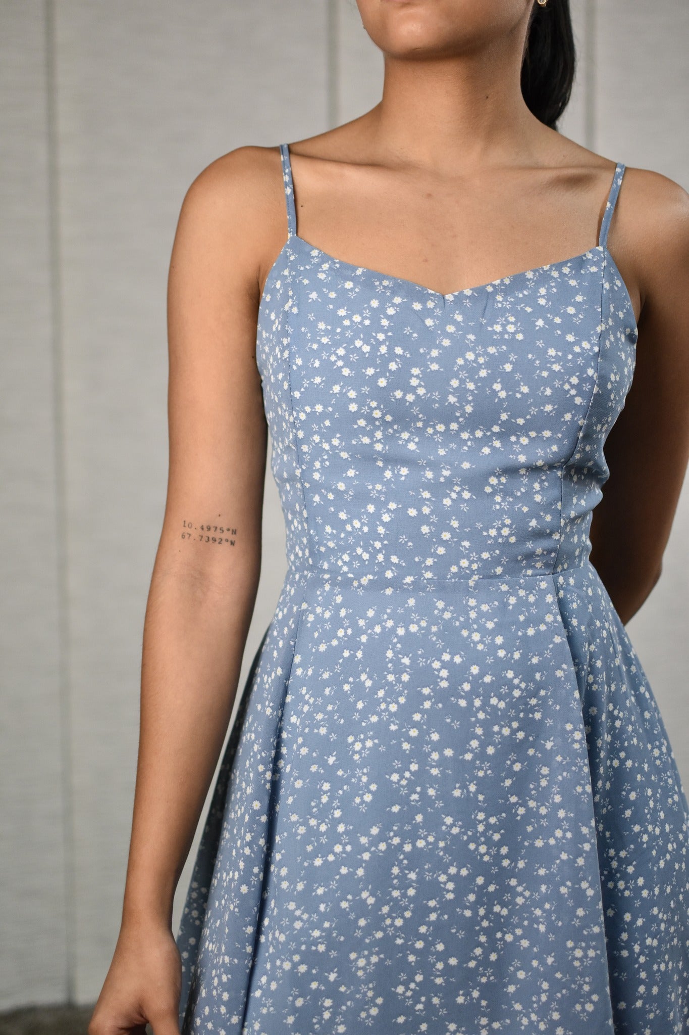 Vestido azul con flores