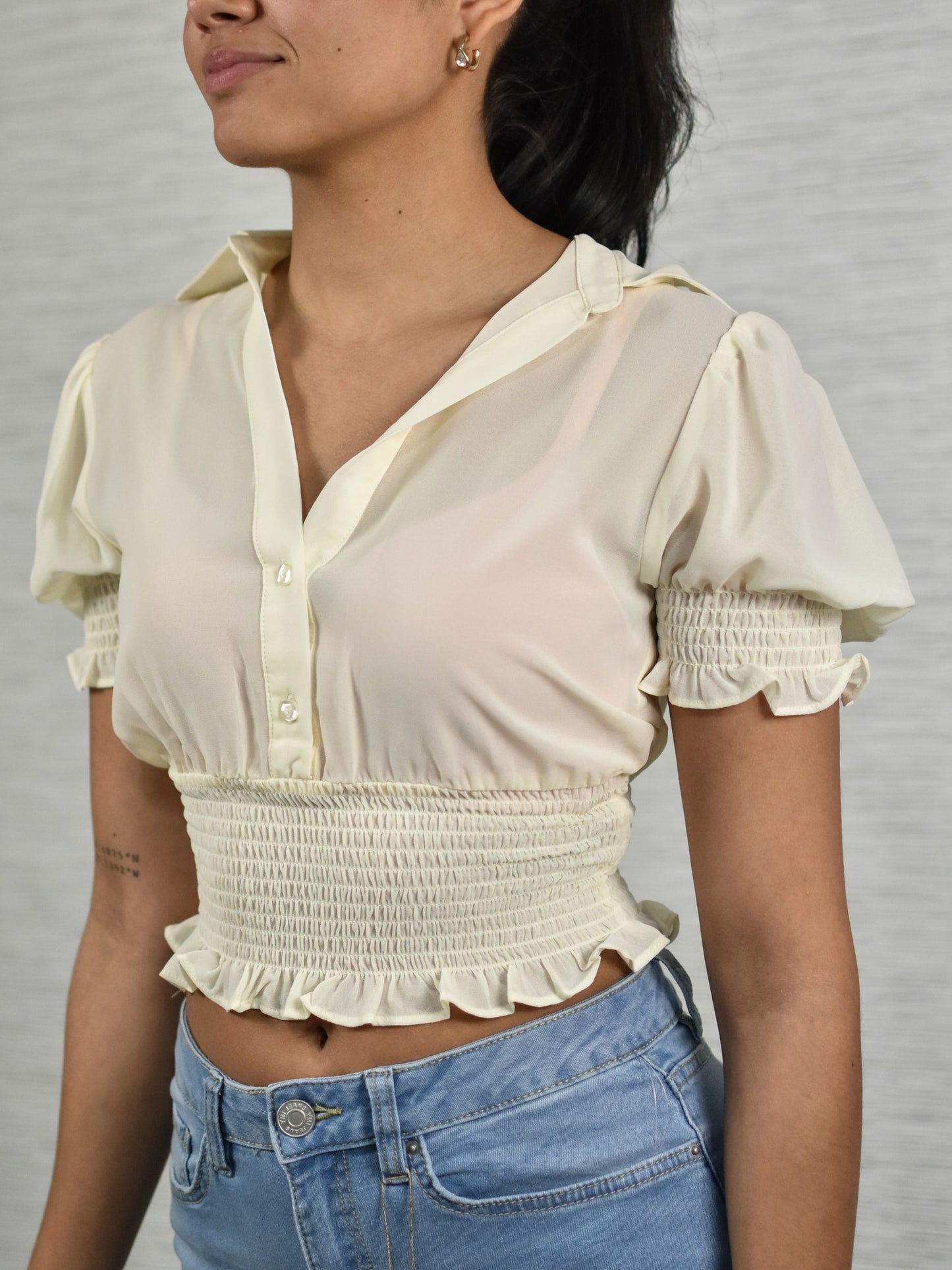 Blusa abotonada color blanco roto