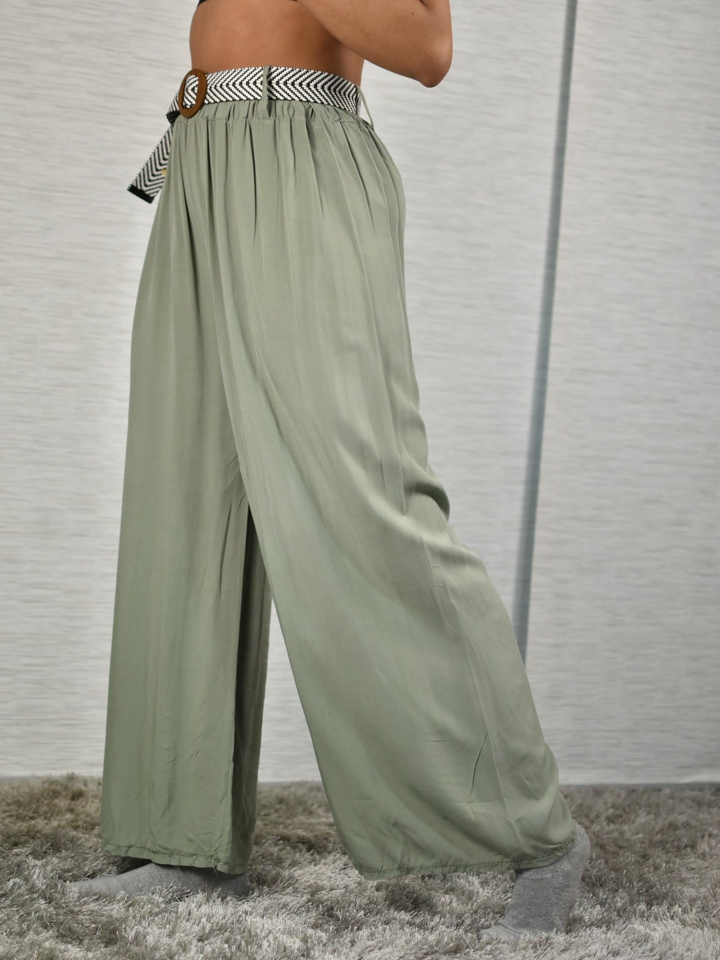 Pantalones verdes con cinturón