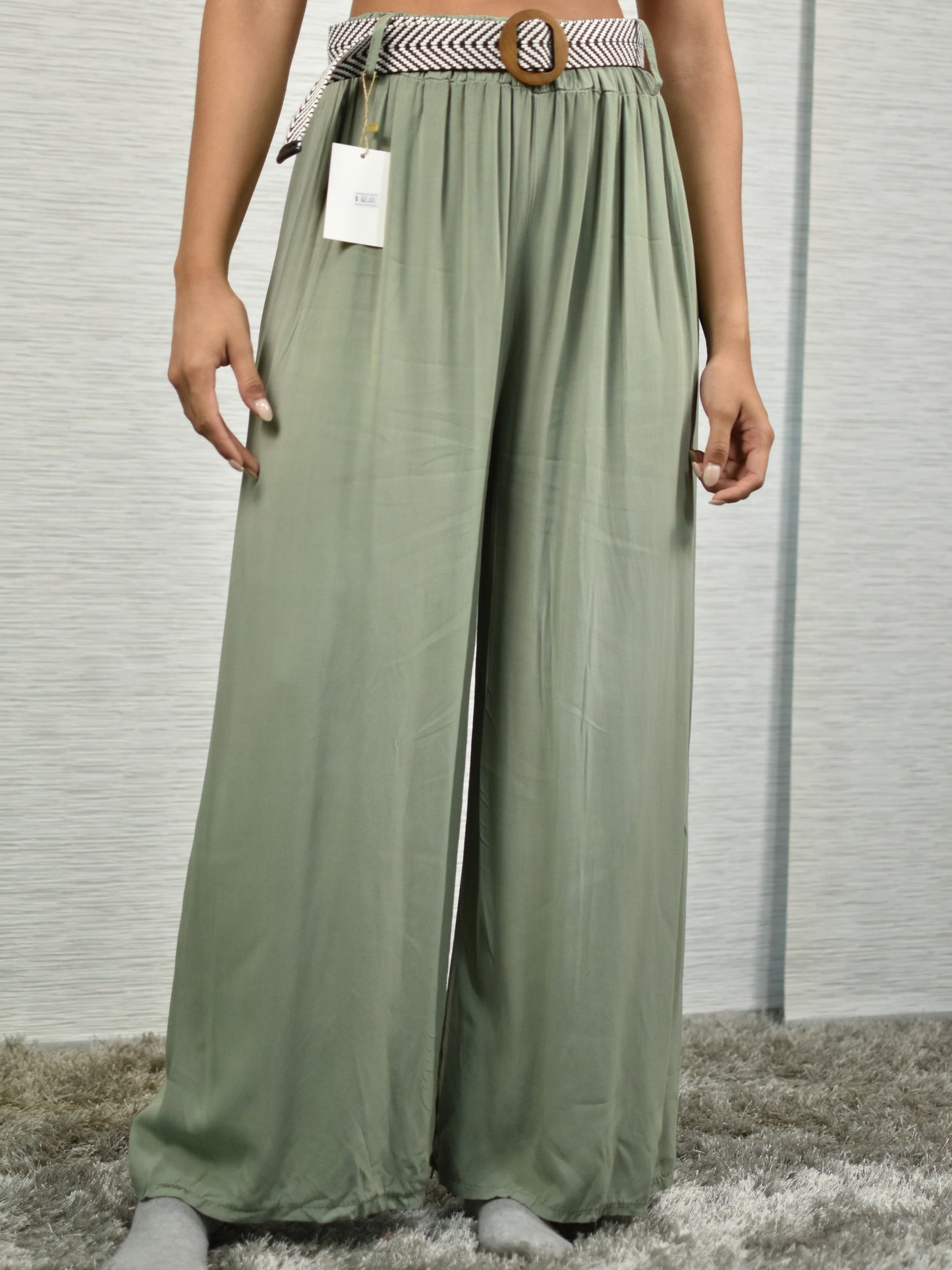 Pantalones verdes con cinturón