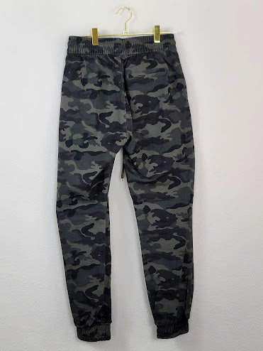 Pantalones cargo con estampado de camuflaje