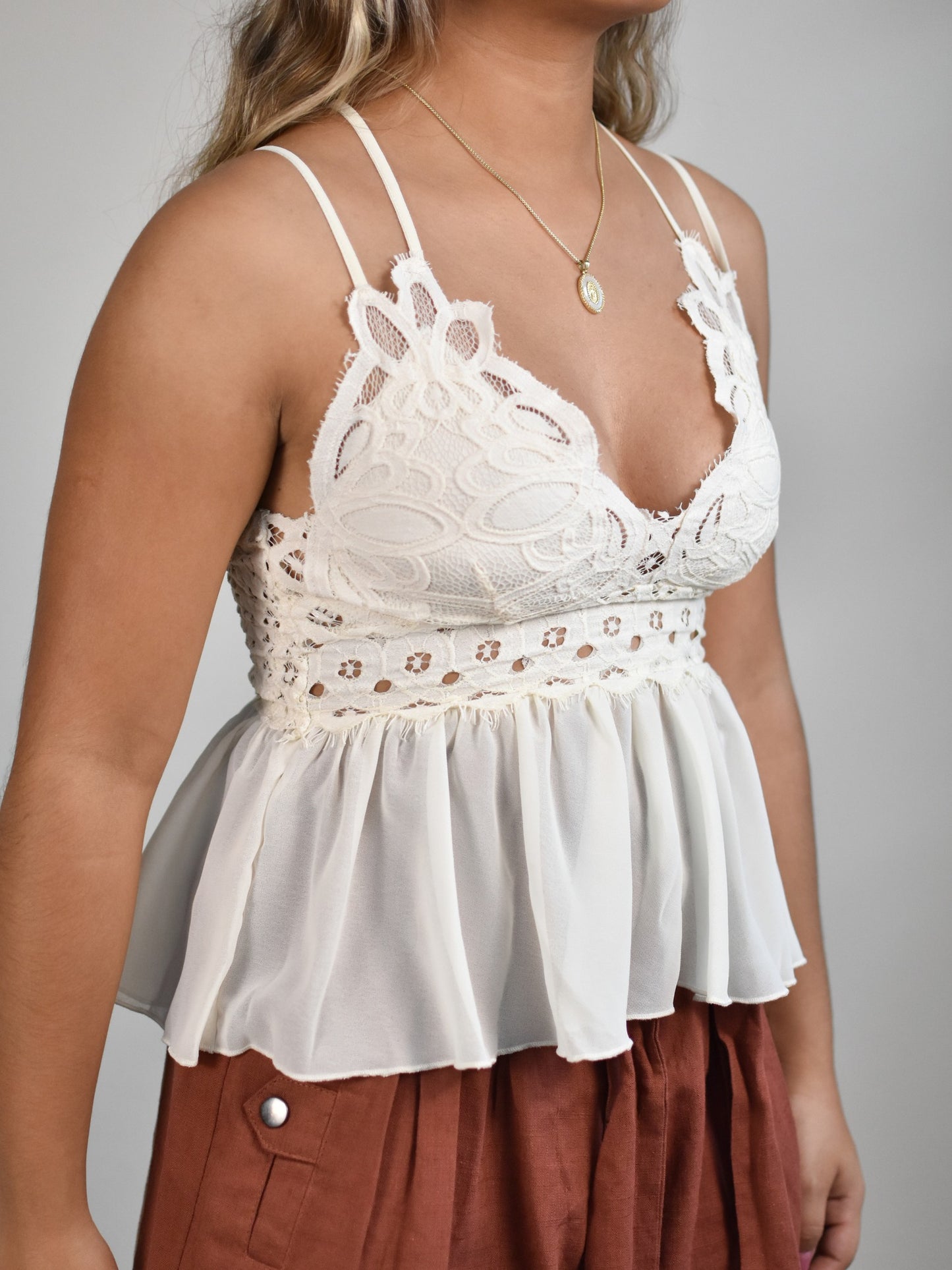 Camisola blanca holgada