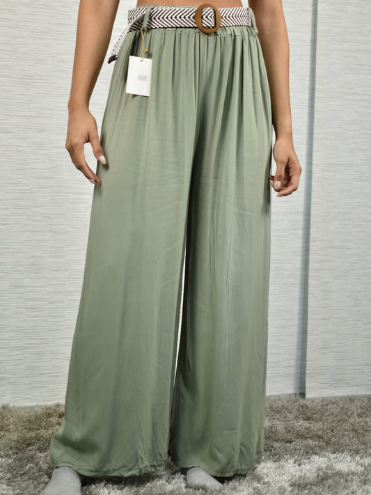 Pantalones verdes con cinturón